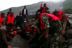 Китайските спасителни екипи днес извадиха телата на десетима загинали от