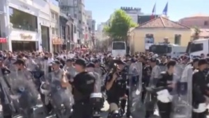 Гумени куршуми срещу провеждането на гей парад в Турция пише