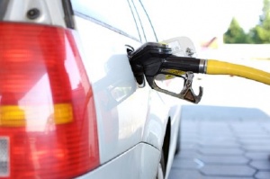 Средната цена на масовия бензин в света е 1 01 долара