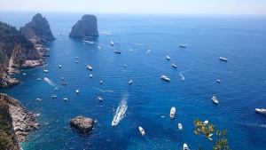 Италианският остров Капри отдавна е ваканционно скривалище за великите и