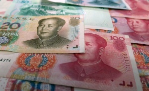 Делът на юана в международните разплащания нарасна през юни 2017