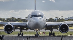 Самолет Боинг 737 800 на авиокомпания Травел сървис изпълняващ полет от