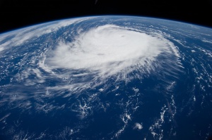 Ураганът Ирма продължава да руши всичко по пътя си Окото