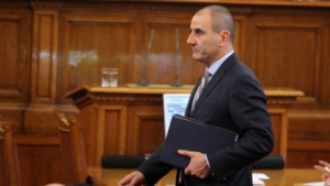 Вътрешният министър Валентин Радев ще обяснява пред депутатите от ресорната