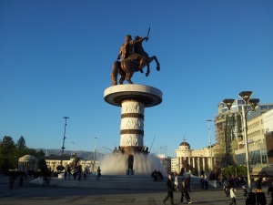 Скопие спира изграждането на кичозните паметници в центъра на града