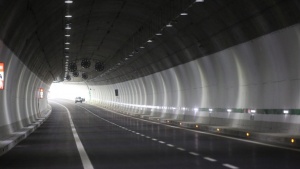 Движението в тунела Витиня на магистрала Хемус  в посока София ще се
