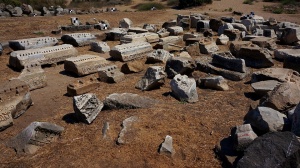 Археолози разкриват наново разкопаната с верижни машини от иманяри Рациария