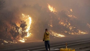Увеличава се броят на жертвите на горските пожари които бушуват