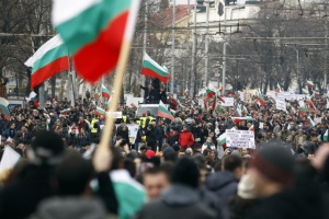 Десетки журналисти и граждани излязоха на протест пред Министерския съвет