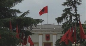 Албанската телеграфна агенция съобщи, че албанският парламент все още не