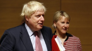 Британският министър на външните работи Борис Джонсън призова ЕС да