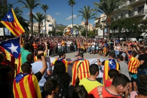 Стотици студенти излязоха на протест по улиците на Барселона срещу