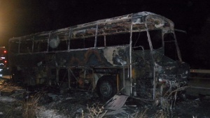 Автобус се запали и изгоря край Смядово. В него е