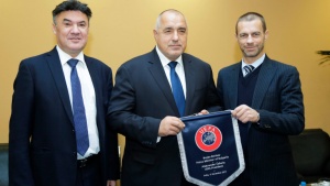 Задълбочаването на добрата комуникация с УЕФА и ФИФА в интерес