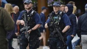 Британската полиция арестува четирима души заподозрени за организирането на терористични