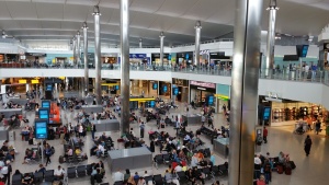 Стотици хора са блокирани на летище Станстед в Лондон, тъй