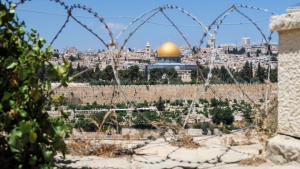 Израелският парламент прие закон който забранява на правителството да отстъпва