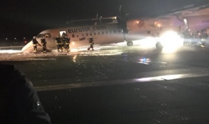 Самолет кацна аварийно снощи на летището във Варшава Машината се