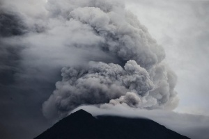 Най активният вулкан във Филипините Майон изхвърли пепел и пара за втори