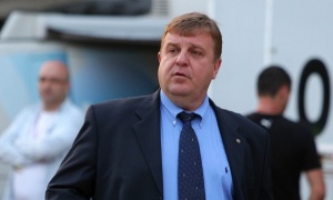 Министърът на отбраната Красимир Карачаканов има уверения от премиера и