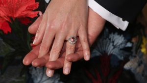 Британската принцеса Южени се е сгодила за дългогодишния си приятел