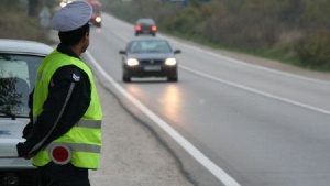 Само за 4 часа служители на сектор Пътна полиция Сливен са