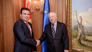 Премиерът на Македония Зоран Заев президентът Георге Иванов и външният министър