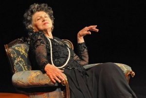 Голямата българска актриса Стоянка Мутафова навършва 96 години. Стояна Мутафова