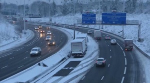 Снегът в северната част на Франция предизвика транспортен хаос Влаковете