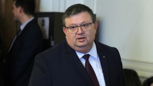 Главният прокурор Сотир Цацаров изиска делото за прегазената жена във