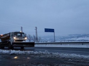 Пътищата в област Силистра са мокри и хлъзгави и са затворени, съобщиха