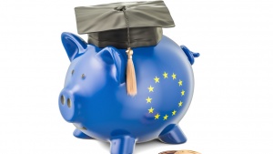 Общо 41 501 български студенти са получили европейски стипендии за