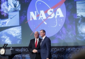 Новият директор на НАСА Джим Брайдънстайн получи поздравления от космоса