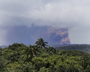 Вулканът Килауе на Хаваите продължава да изригва На моменти височината