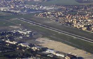 180 българи са блокирани на летище Чампино в Рим. Полетът