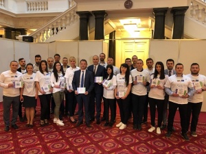 Над 30 младежи от ГЕРБ-София проведоха инициатива в Народното събрание