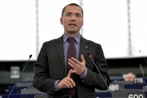Тази своя позиция българският представител в Европейския парламенти заместник-председател на