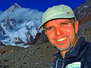 Продължава акцията по издирването на алпиниста Боян Петров в Хималаите