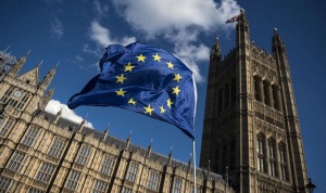 Великобритания ще каже на ЕС че е готова да остане в неговия митнически