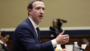 Президентът на Фейсбук  Марк Зукърбърг днес ще даде показания пред Европейския парламент