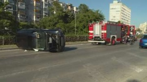 Шофьор се преобърна с джипа си на бул Васил Левски