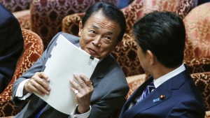 Вицепремиерът и финансов министър на Япония Таро Асо ще върне