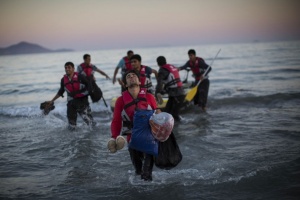 Испанското правителство обяви че ще приеме кораба с 629 мигранти