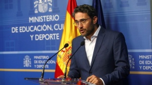 Новото испанско правителство оцеля в пълния си състав само седмица.