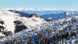 Сняг в румънските Карпати Въпреки сезона в планината заваля сняг