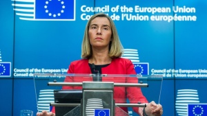 В Люксембург европейските външни министри решават дали да поканят македония