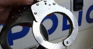 Столични полицаи задържаха двама съпричастни към кражба на луксозен автомобил