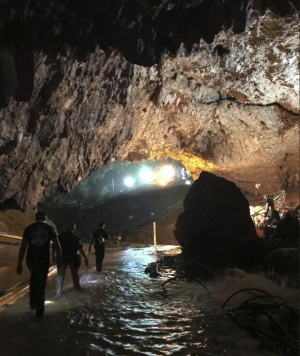 Спасените от наводнена пещера тайландски момчета са в добро здраве