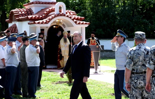 Авиобаза "Граф Игнатиево" се сдоби с параклис в присъствието на президента