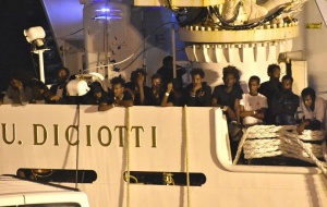 Край на проблема с мигрантите от кораба Дичоти 140